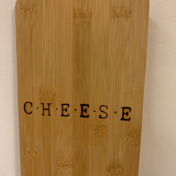 Rustic paddle style cheese board - Picture 2 of 3